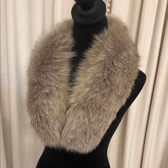Saga fox fur collar - Picture 1 of 8